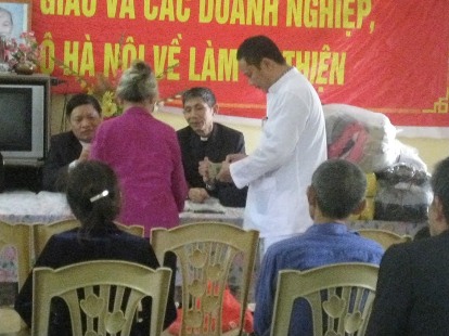 Caritas Phát Diệm thăm trại phong Cầm Thủy