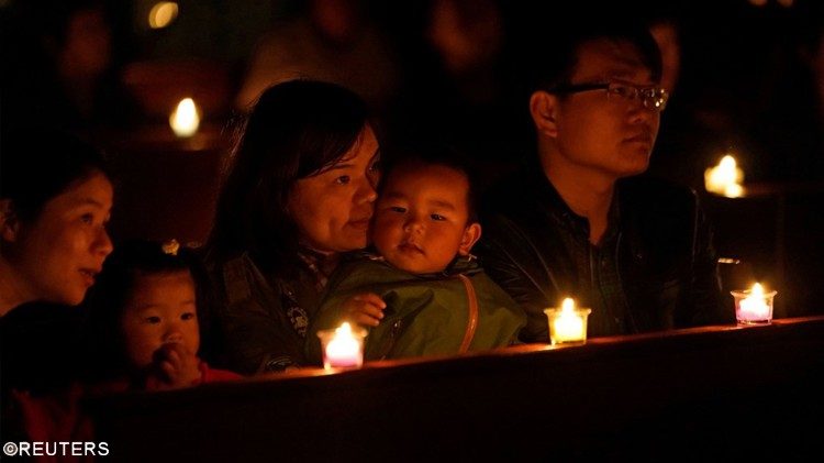 Nỗi đau của một linh mục blogger Trung quốc khi Thánh giá bị bỏ