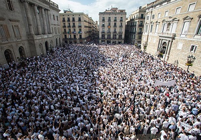 Hàng nghìn người Tây Ban Nha xuống đường kêu gọi đối thoại với Catalonia