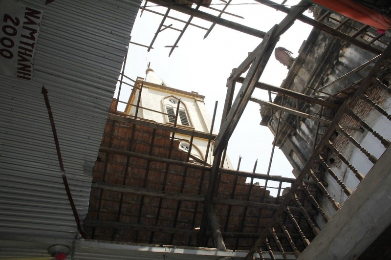 Lốc xoáy làm sập mái nhà thờ Mai Thượng - Giáo phận Bắc Ninh