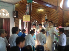 Lễ kết nạp 378 thành viên Caritas Việt Nam tại Giáo xứ Yên Hoà
