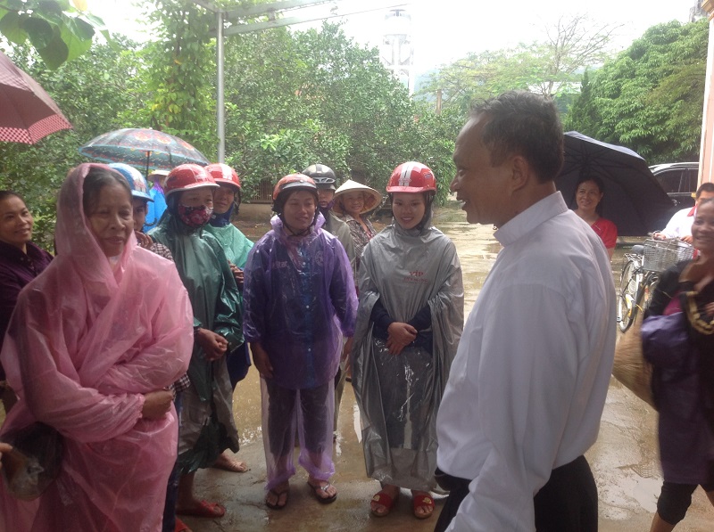 Caritas Hà Nội –  đến với anh chị em vùng lũ lụt miền Trung