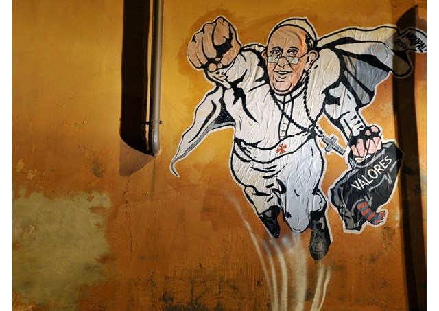 Áo thun có hình Đức Giáo hoàng “siêu sao”