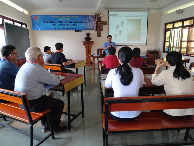 Ngày 04/11/2013 - Caritas Việt Nam: khai giảng khóa ToT II