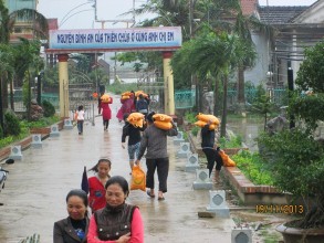 Caritas hạt Tân Sơn Nhì thăm và cứu trợ tại Quảng Bình