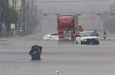 Hỗn loạn khi bão Harvey trút 34 tỷ m3 nước xuống Texas