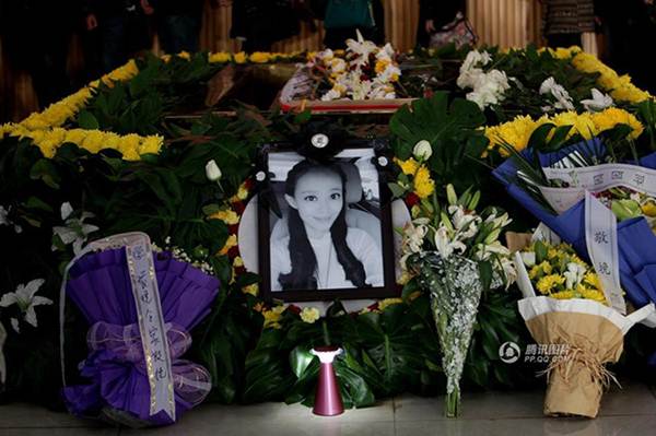 MC xinh đẹp đổi mạng sống để giữ thai nhi